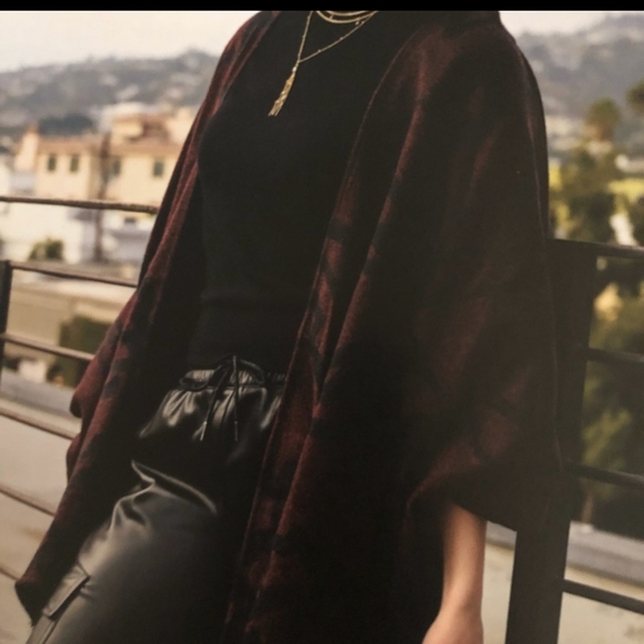 Cleobella Sevigny ~ Cardigan Capelet Wrap. NEW - Picture 4 of 5